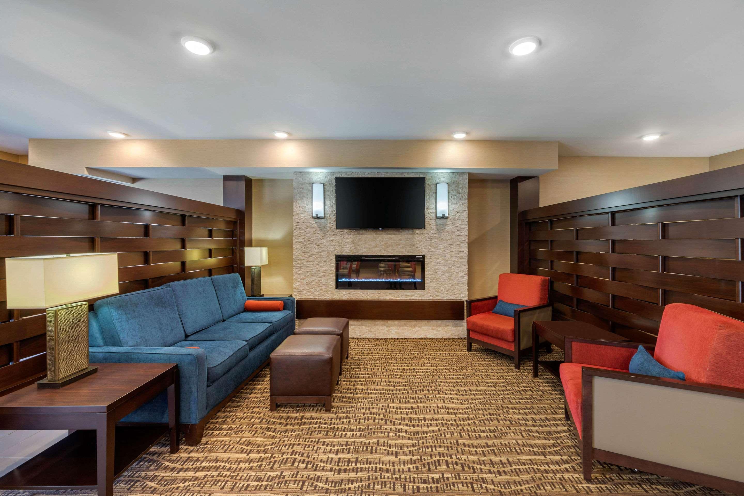 Comfort Inn & Suites Northern Kentucky Wilder Bagian luar foto