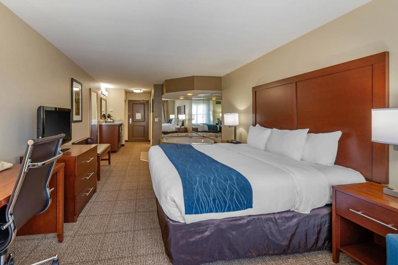 Comfort Inn & Suites Northern Kentucky Wilder Bagian luar foto